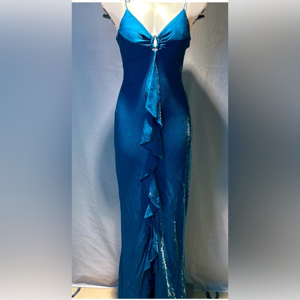 Elegant Blue Evening Gown